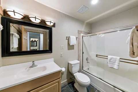 $325,000 | 2000 North Village Drive, Unit 223, Truckee, CA 96161