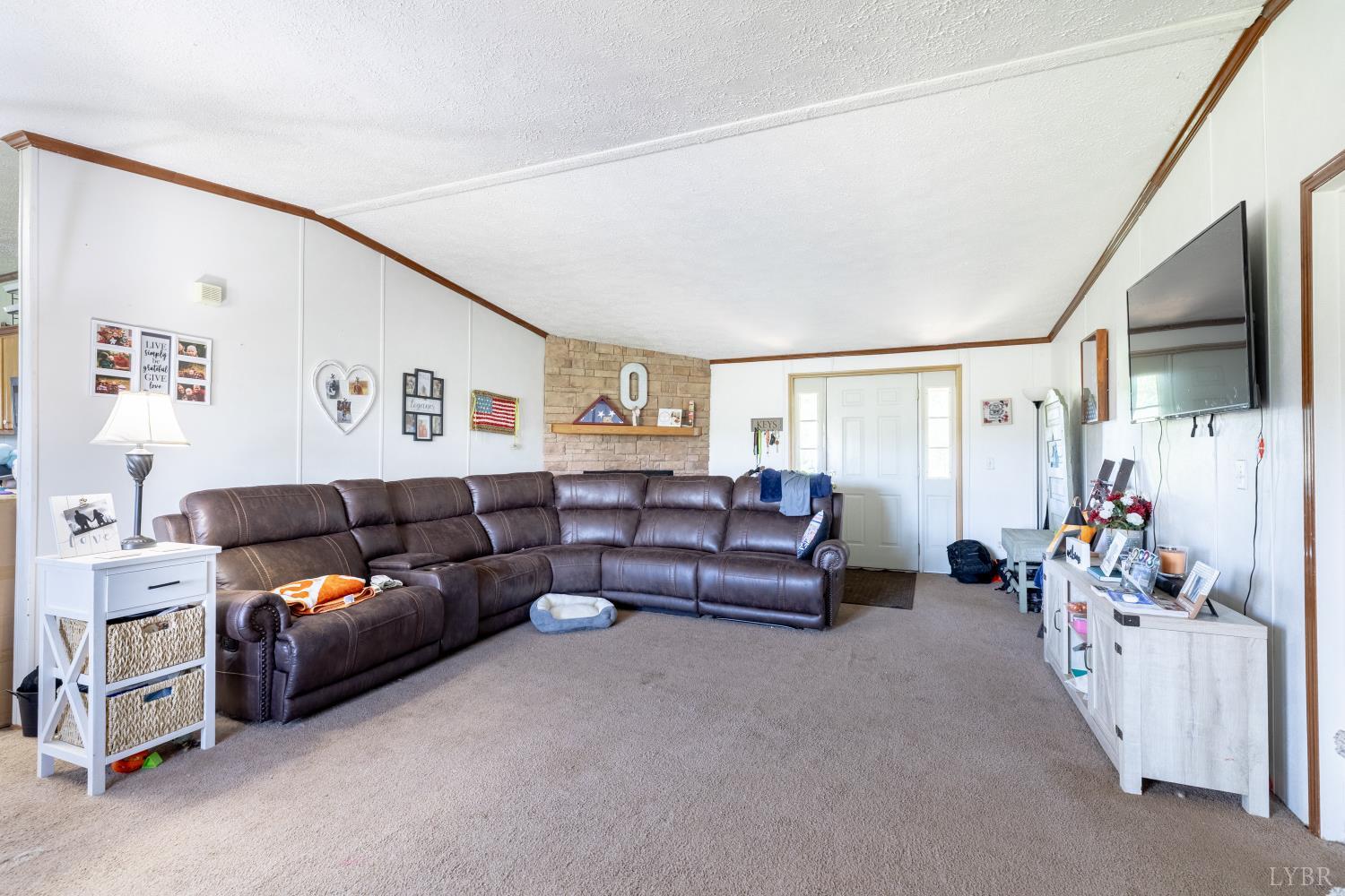 2307 Everett Road Forest, VA 24551 - Photo 2 of 31 a living room with furniture and a couch