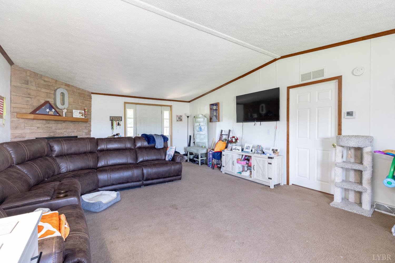 2307 Everett Road Forest, VA 24551 - Photo 3 of 31 a view of a livingroom with workspace and a couch