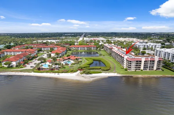 $2,700 | 7020 Half Moon Circle, Unit 205, Hypoluxo, FL 33462