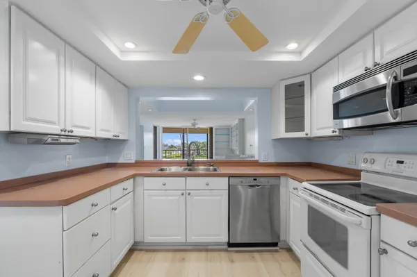 $2,700 | 7020 Half Moon Circle, Unit 205, Hypoluxo, FL 33462