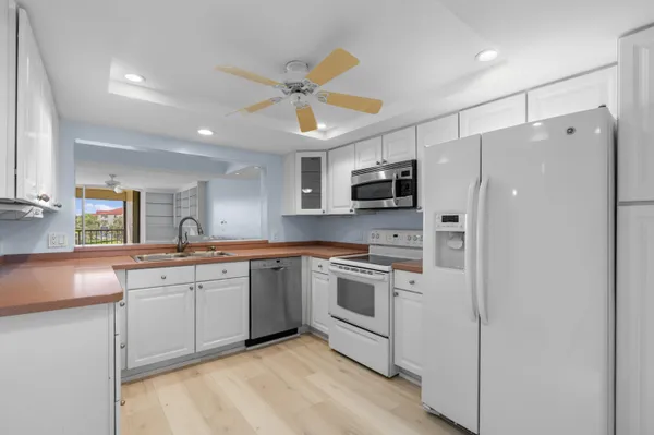 $2,700 | 7020 Half Moon Circle, Unit 205, Hypoluxo, FL 33462