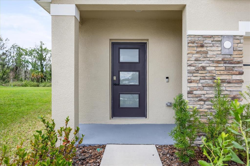 1680 Hazy Sea Drive Plant City, FL 33565 - Photo 4 of 49 front view of a house with a yard