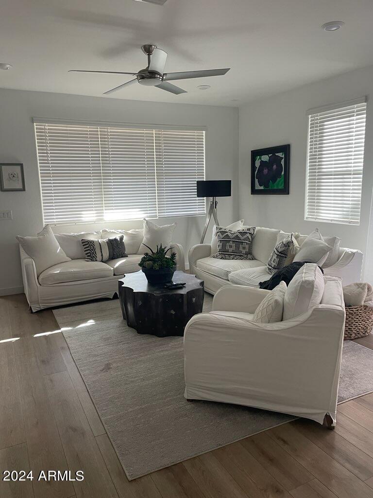 1784 South Senate Street Chandler, AZ 85286 - Photo 3 of 15 Living Room