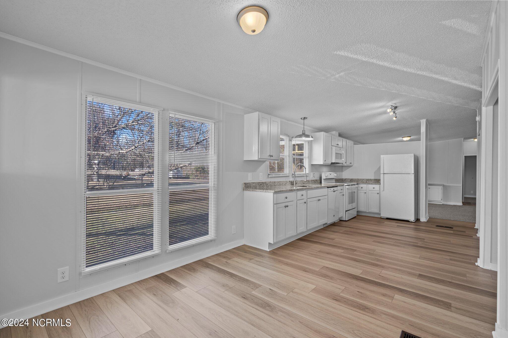 239 Bermuda Drive Hampstead, NC 28443 - Photo 15 of 60 44-web-or-mls-DSC01403