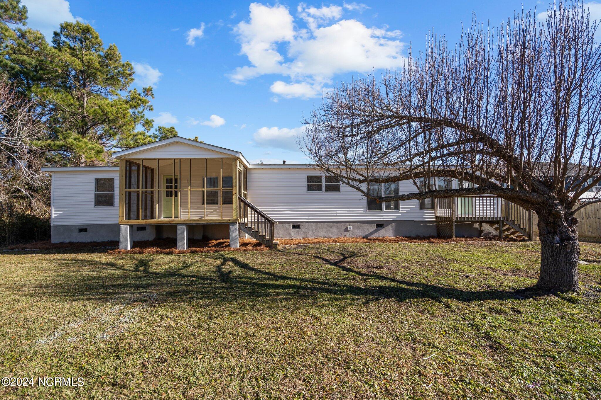 239 Bermuda Drive Hampstead, NC 28443 - Photo 4 of 60 60-web-or-mls-DSC01436