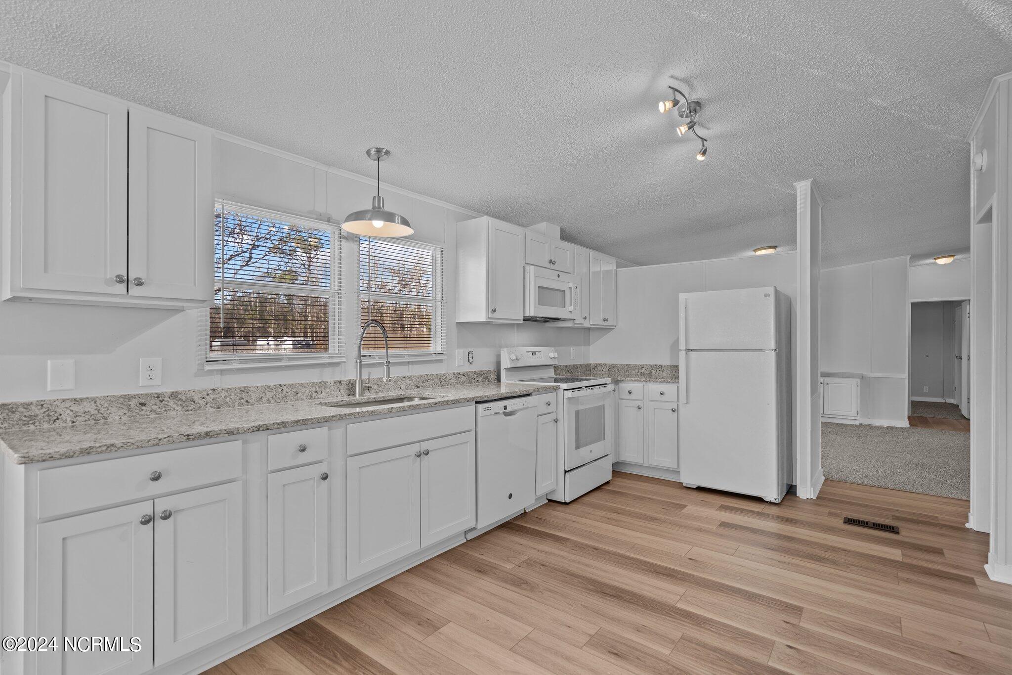 239 Bermuda Drive Hampstead, NC 28443 - Photo 9 of 60 38-web-or-mls-DSC01385