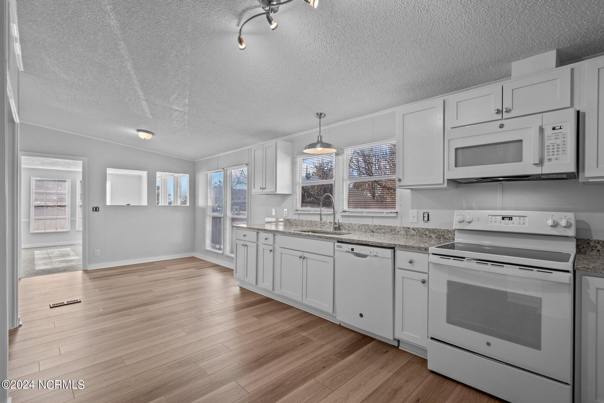 239 Bermuda Drive Hampstead, NC 28443 - Photo 10 of 60 37-web-or-mls-DSC01382