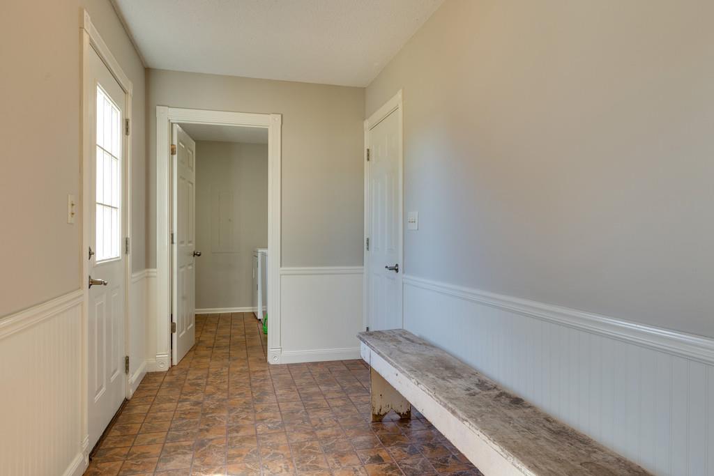 2105 Zion Road Columbia, TN 38401 - Photo 21 of 29 Large mudroom that is ready to catch all the coats and shoes as you enter from the outside or the garage.