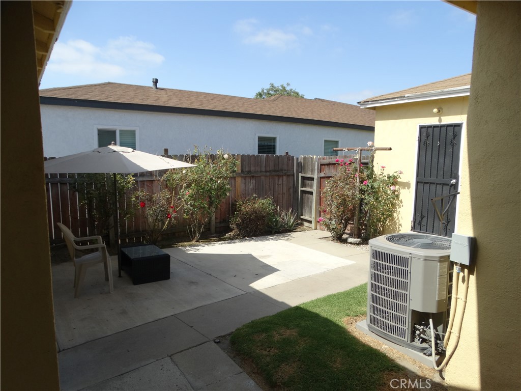 14708 South Frailey Avenue Compton, CA 90221 - Photo 4 of 26