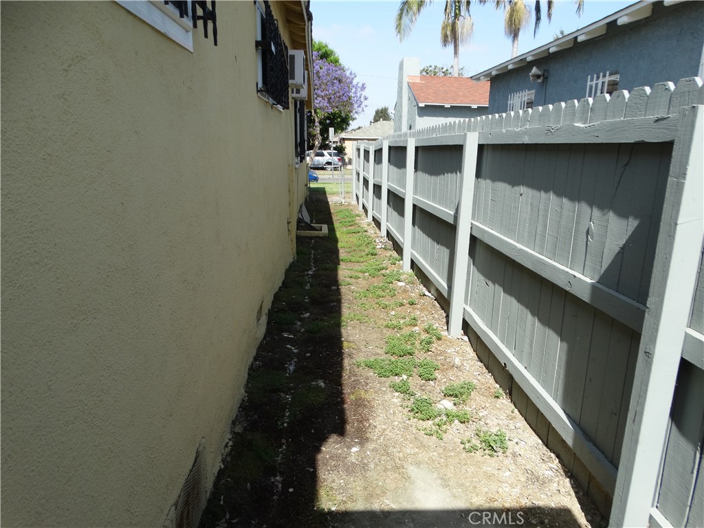 14708 South Frailey Avenue Compton, CA 90221 - Photo 5 of 26