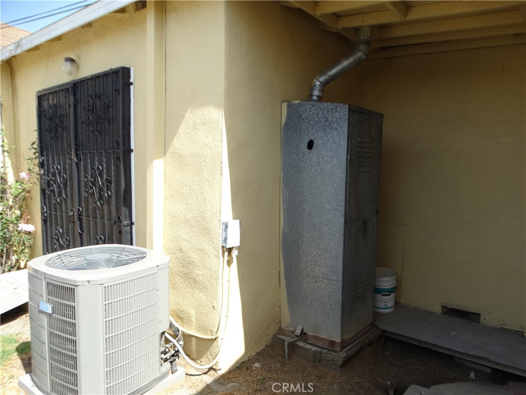 14708 South Frailey Avenue Compton, CA 90221 - Photo 9 of 26