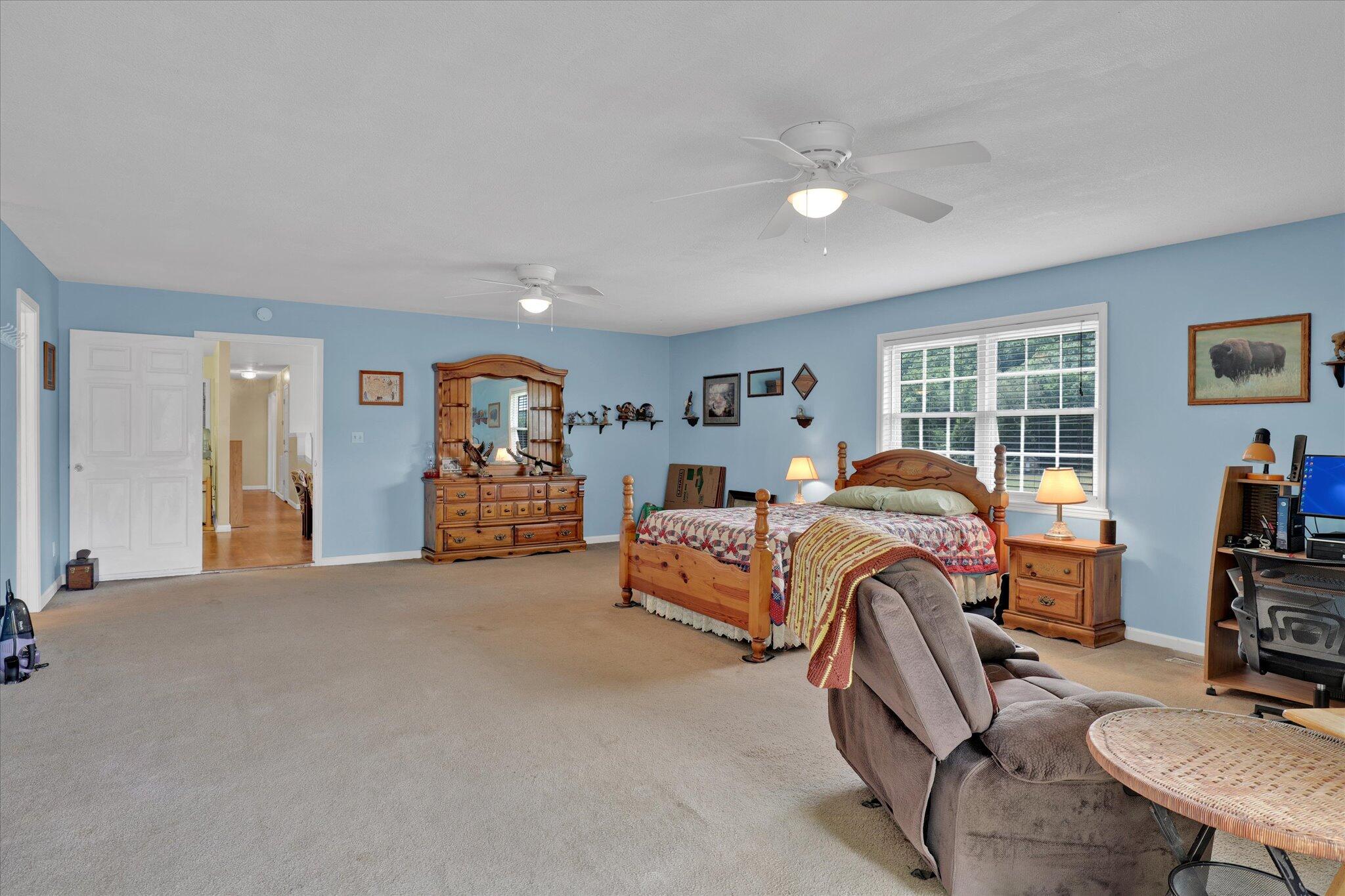 3716 Mutton Hollow Road Knoxville, TN 37920 - Photo 21 of 36 Huge master on main