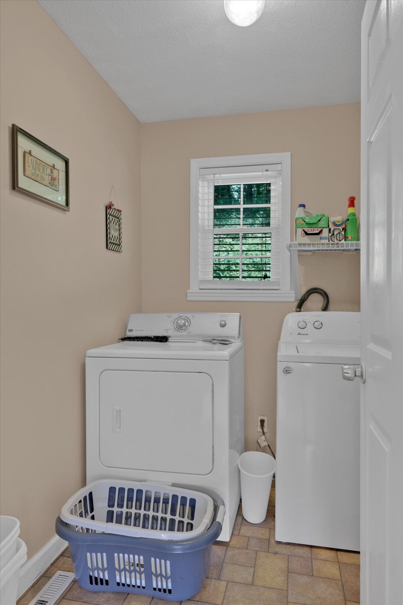 3716 Mutton Hollow Road Knoxville, TN 37920 - Photo 24 of 36 Laundry on main