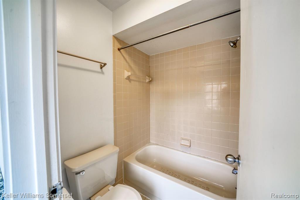 655 Glasgow Court Rochester Hills, MI 48307 - Photo 25 of 27