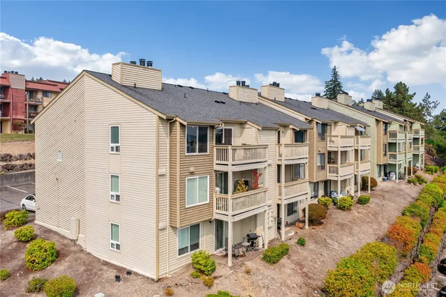$299,000 | 1745 West Sunn Fjord Lane, Unit H307, Bremerton, WA 98312