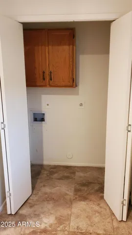 a view of utility room