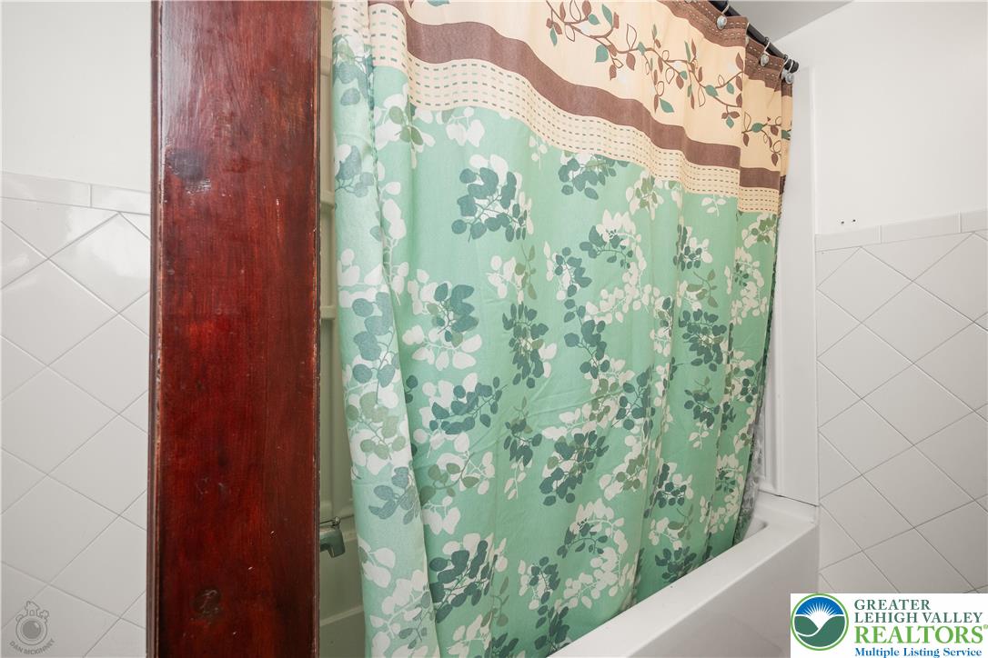 4457 Spring Drive Center Valley, PA 18034 - Photo 25 of 49