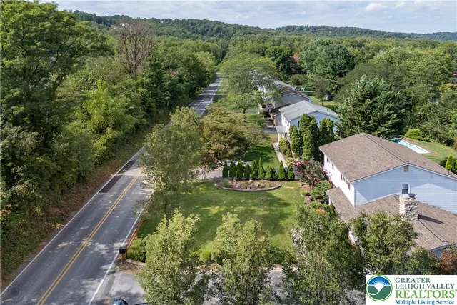 a view of a garden with an houses