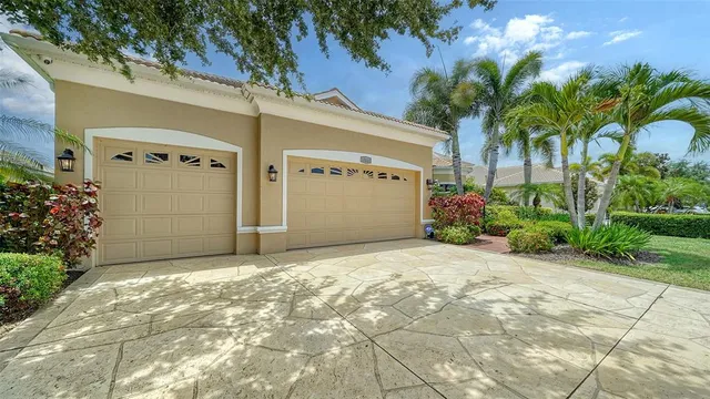 $985,000 | 15110 Sundial Place, Lakewood Ranch, FL 34202