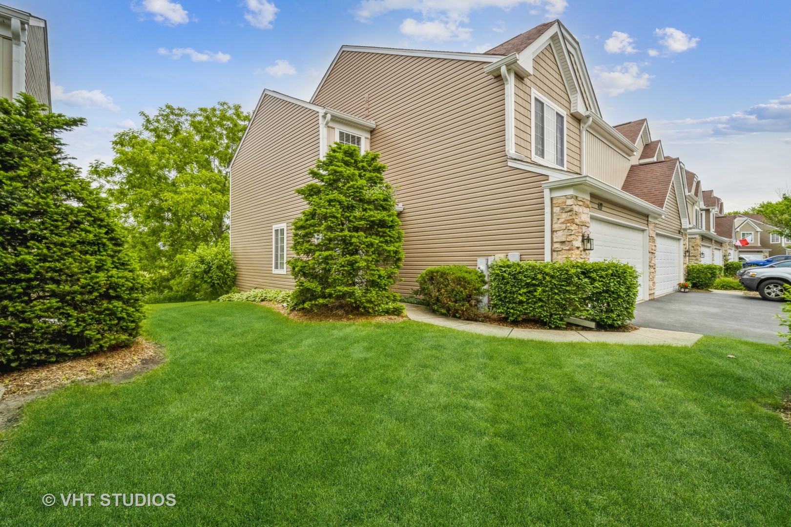417 Locksley Drive Streamwood, IL 60107 - Photo 2 of 25 a view of a back yard of the house