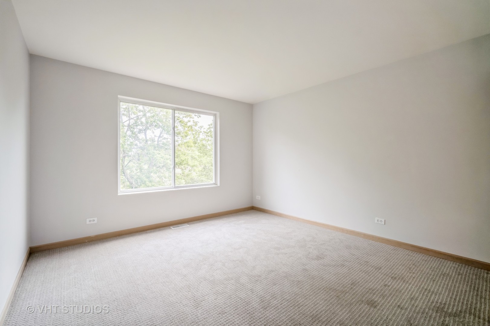 417 Locksley Drive Streamwood, IL 60107 - Photo 24 of 25 an empty room with a window