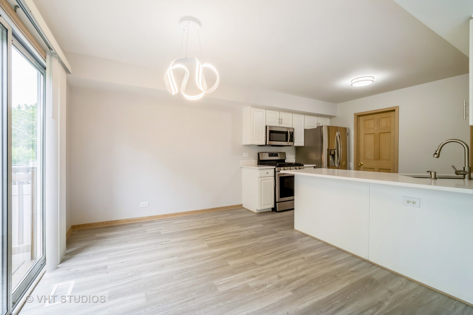 417 Locksley Drive Streamwood, IL 60107 - Photo 10 of 25 a kitchen with granite countertop a refrigerator and a sink