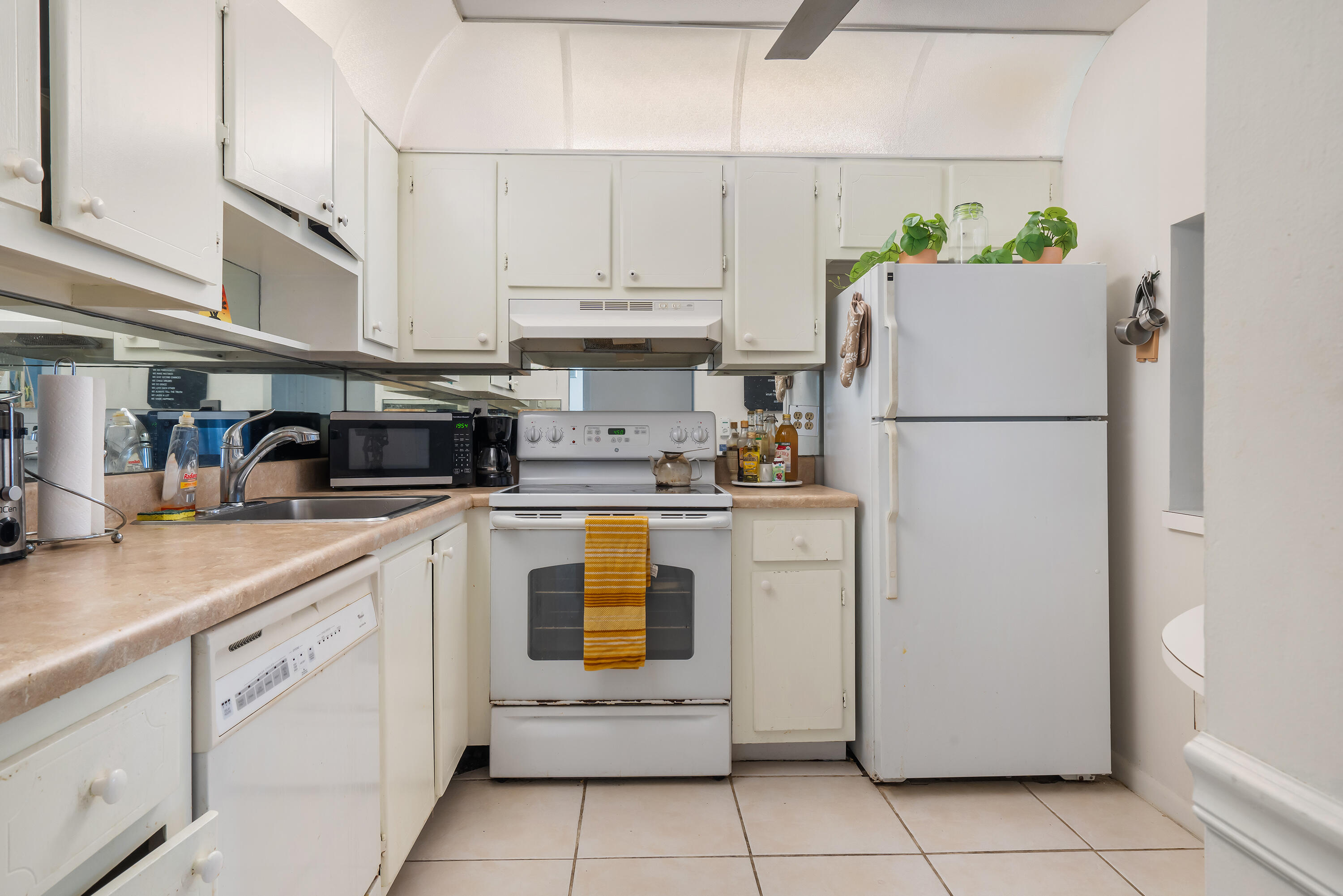 9355 Southwest 8th Street, Unit 323 Boca Raton, FL 33428 - Photo 7 of 46 9355 SW 8th St 10-3