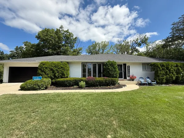 $734,000 | 4 Yorkshire Drive, Lincolnshire, IL 60069