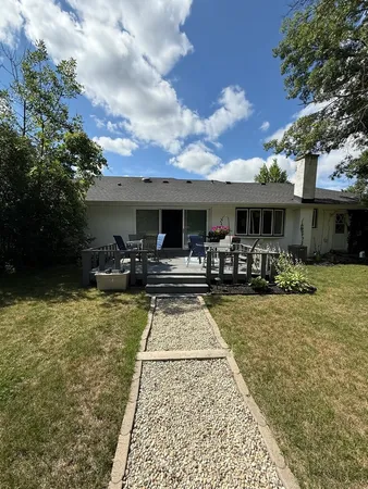 $734,000 | 4 Yorkshire Drive, Lincolnshire, IL 60069