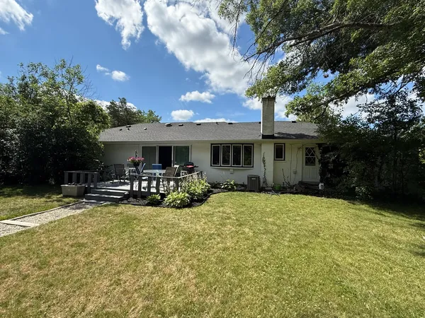 $734,000 | 4 Yorkshire Drive, Lincolnshire, IL 60069