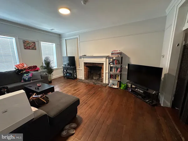 $1,725 | 822 Caroline Street, Unit 4, Fredericksburg, VA 22401