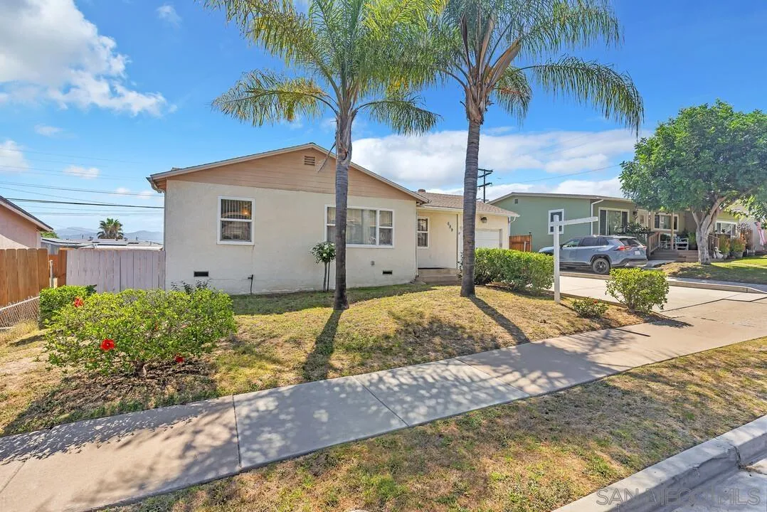 689 Hillsview Road El Cajon, CA 92020 - Photo 3 of 36 Gallery Image 3