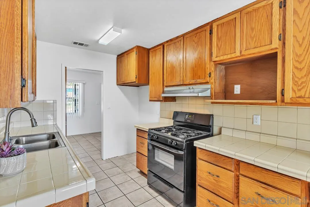 689 Hillsview Road El Cajon, CA 92020 - Photo 8 of 36 Gallery Image 8