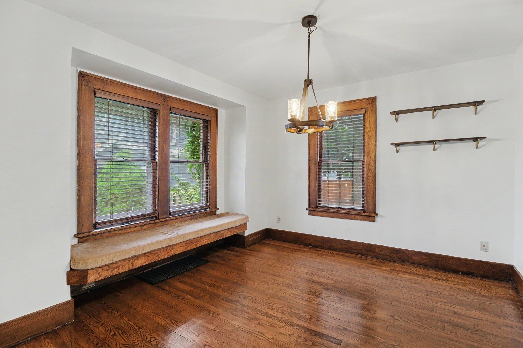 127 Drace Street Rochester, MI 48307 - Photo 5 of 20 50213291-baf52ca6-4901-4e07-b90e-358fa657f9b9.JPG