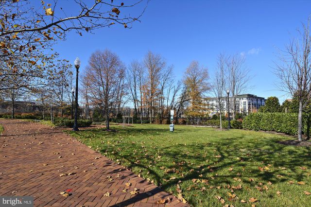 $410,000 | 520 John Carlyle Street, Unit 407, Alexandria, VA 22314