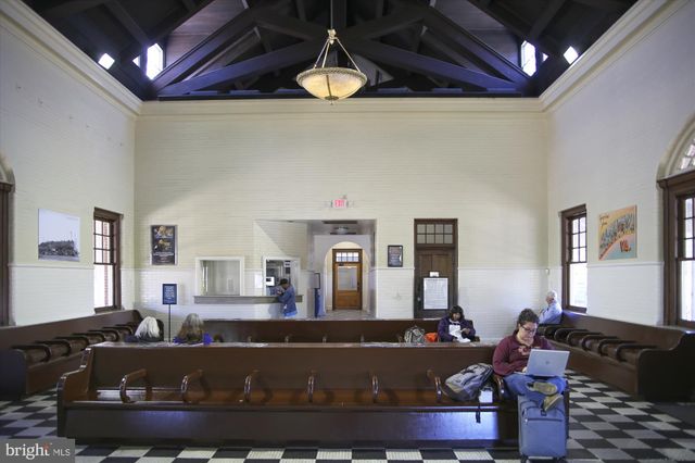 $410,000 | 520 John Carlyle Street, Unit 407, Alexandria, VA 22314