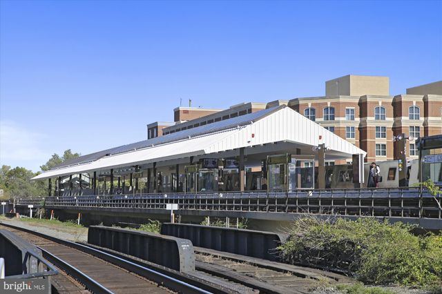 $410,000 | 520 John Carlyle Street, Unit 407, Alexandria, VA 22314