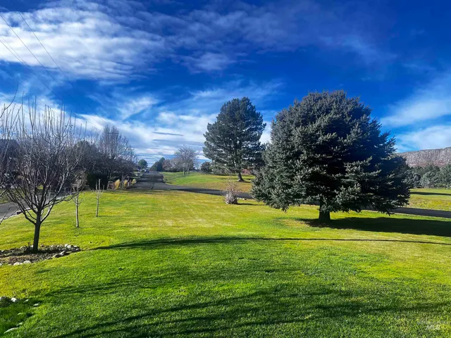 $695,000 | 113 Clear Lake Lane, Buhl, ID 83316