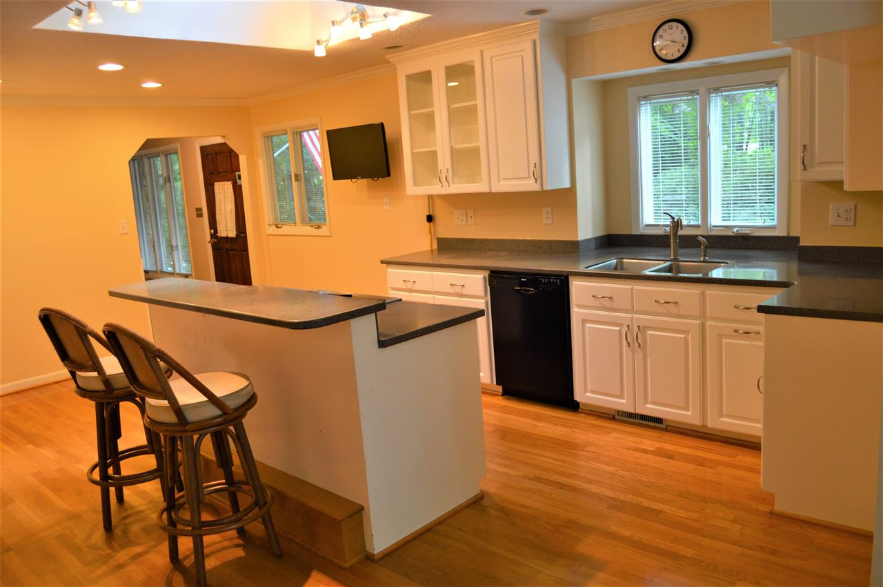 Kitchen Island with Built in Cooktop