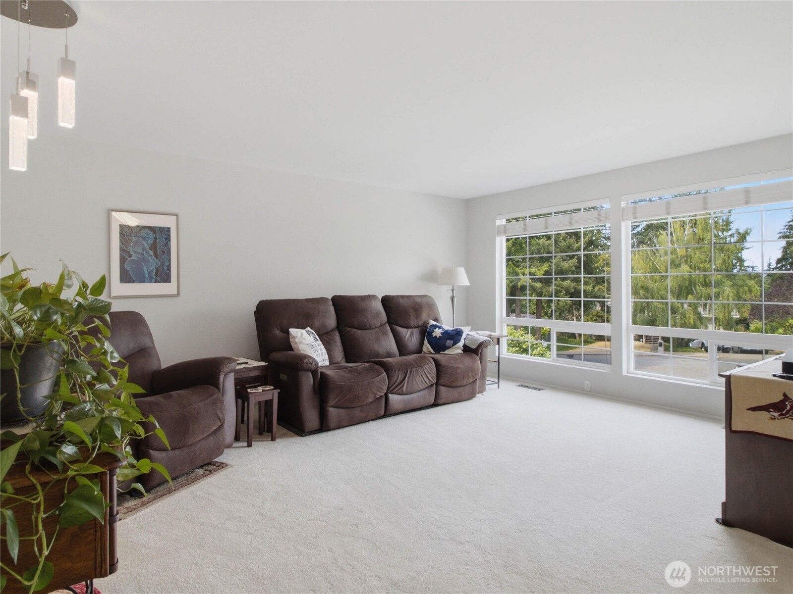 2012 Lincoln Circle Southeast Renton, WA 98055 - Photo 4 of 34 Gallery Image 4