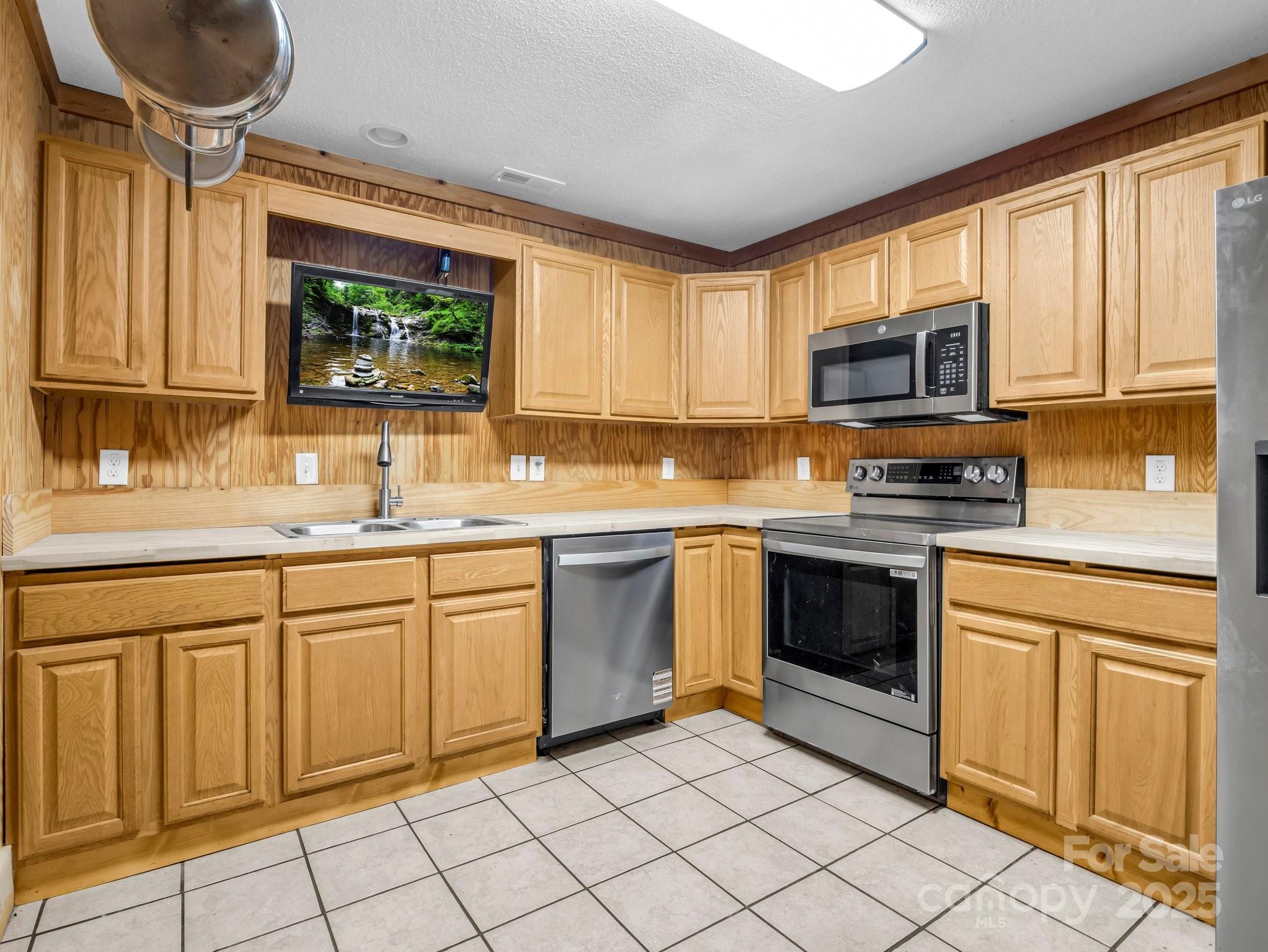 291 Pine Ridge Road Hendersonville, NC 28792 - Photo 13 of 28