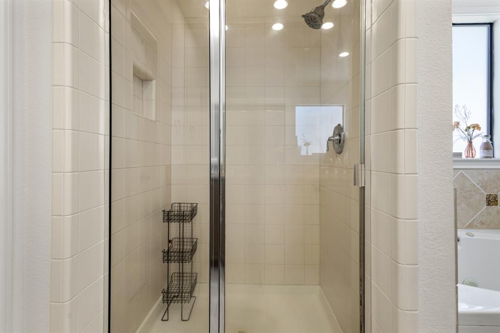 13900 Noel Road, Unit 23 Dallas, TX 75240 - Photo 20 of 28 a bathroom with a shower