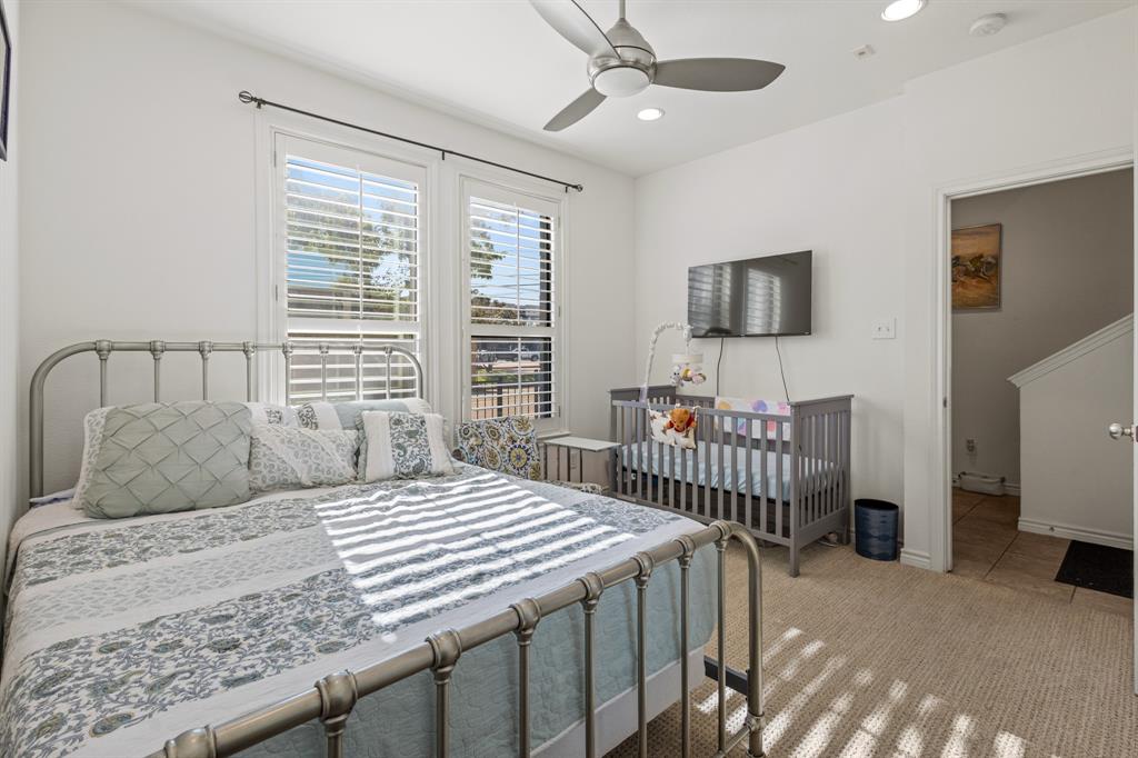 13900 Noel Road, Unit 23 Dallas, TX 75240 - Photo 25 of 28 a bedroom with a bed a flat screen tv and a couch