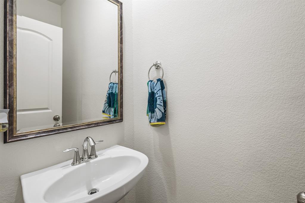 13900 Noel Road, Unit 23 Dallas, TX 75240 - Photo 27 of 28 a bathroom with a sink and a mirror