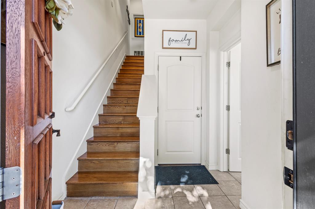 13900 Noel Road, Unit 23 Dallas, TX 75240 - Photo 5 of 28 a view of an entryway with staircase