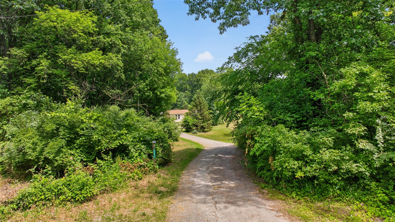 6455 Jordan Road Jackson, MI 49201 - Photo 3 of 39 Gallery Image 3