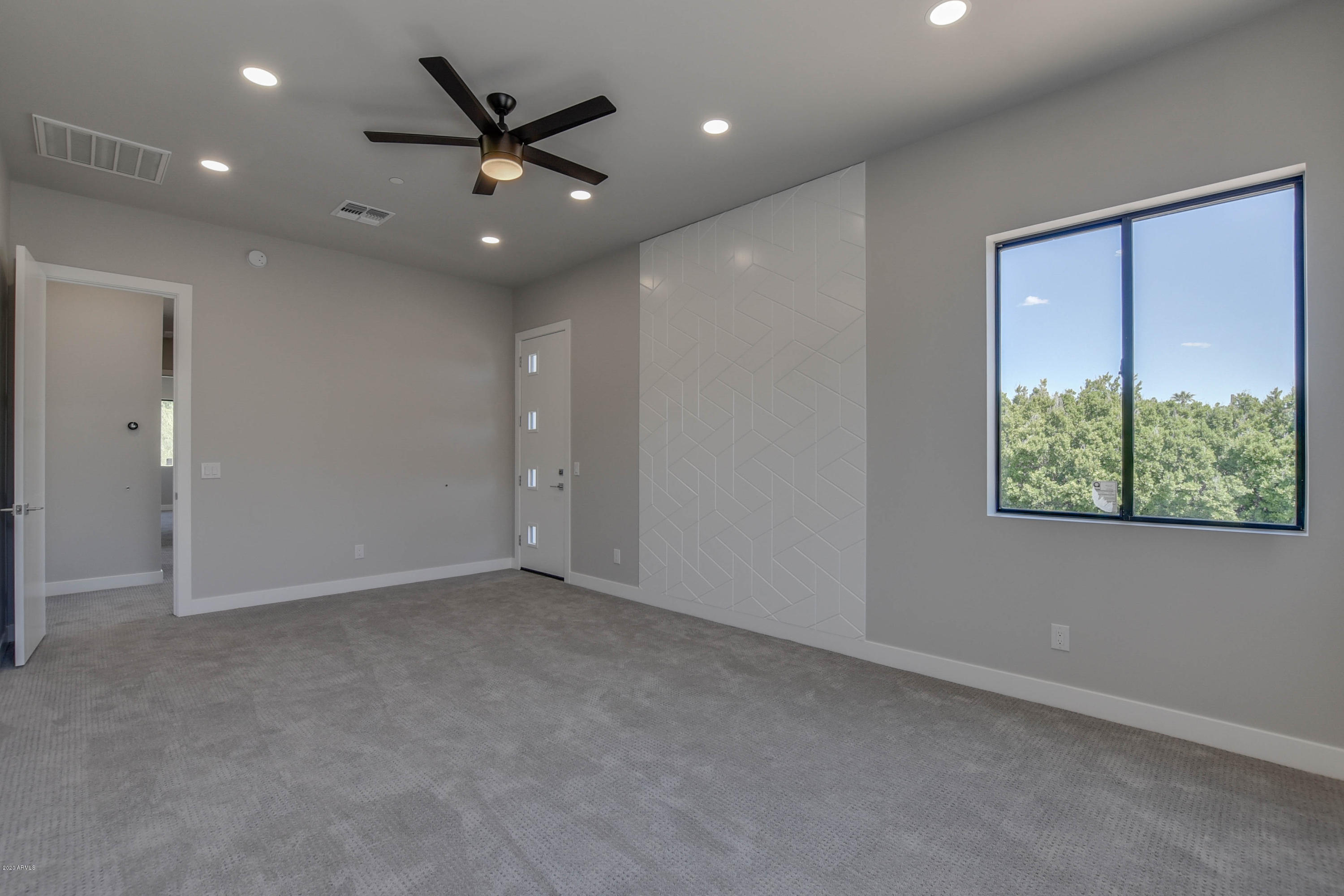 2645 East Osborn Road, Unit 6 Phoenix, AZ 85016 - Photo 18 of 43 an empty room with a ceiling fan and window
