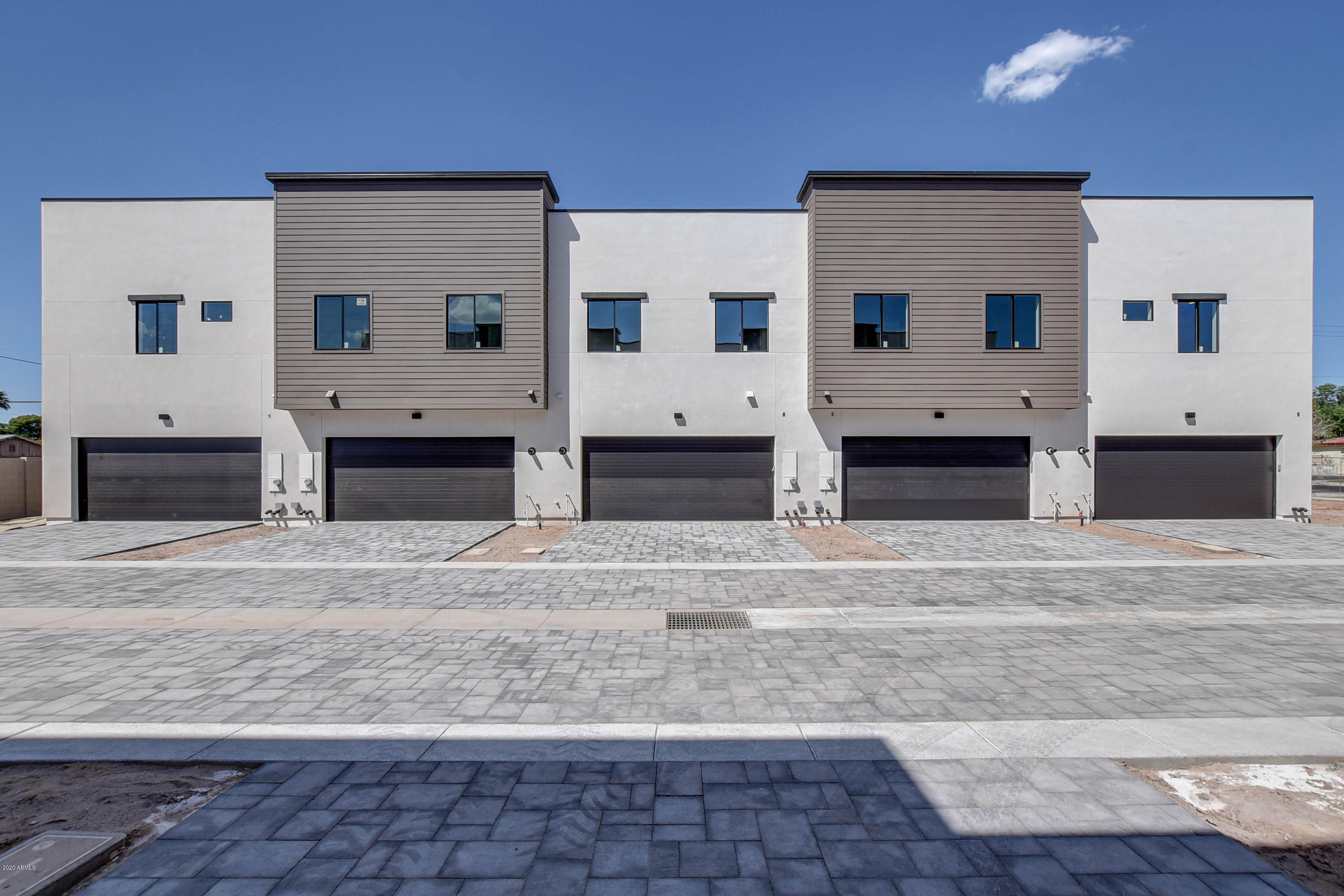 2645 East Osborn Road, Unit 6 Phoenix, AZ 85016 - Photo 32 of 43 a large white building with a granite countertop sink