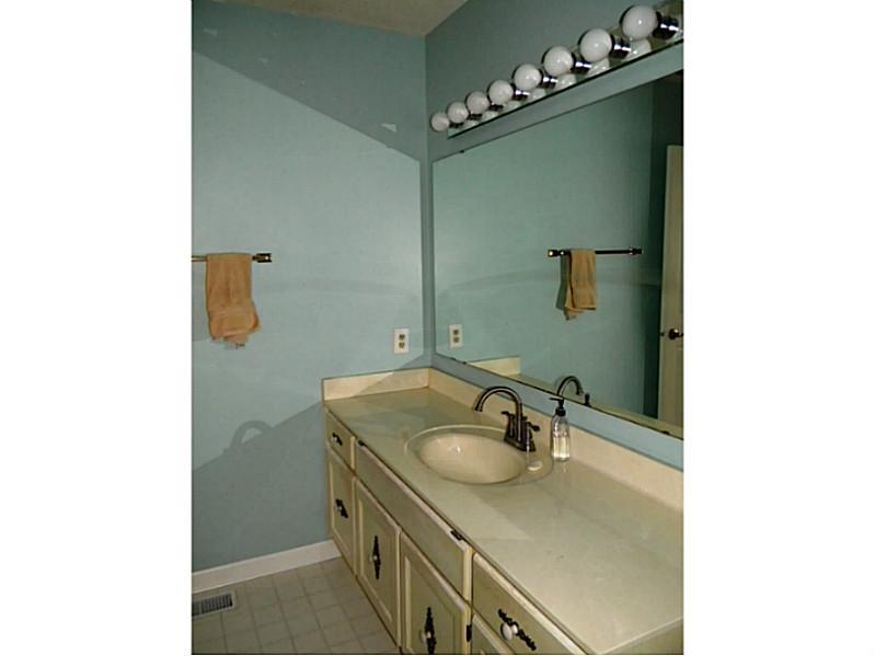 12446 Charing Cross Road Carmel, IN 46033 - Photo 9 of 11 Gallery Image 9